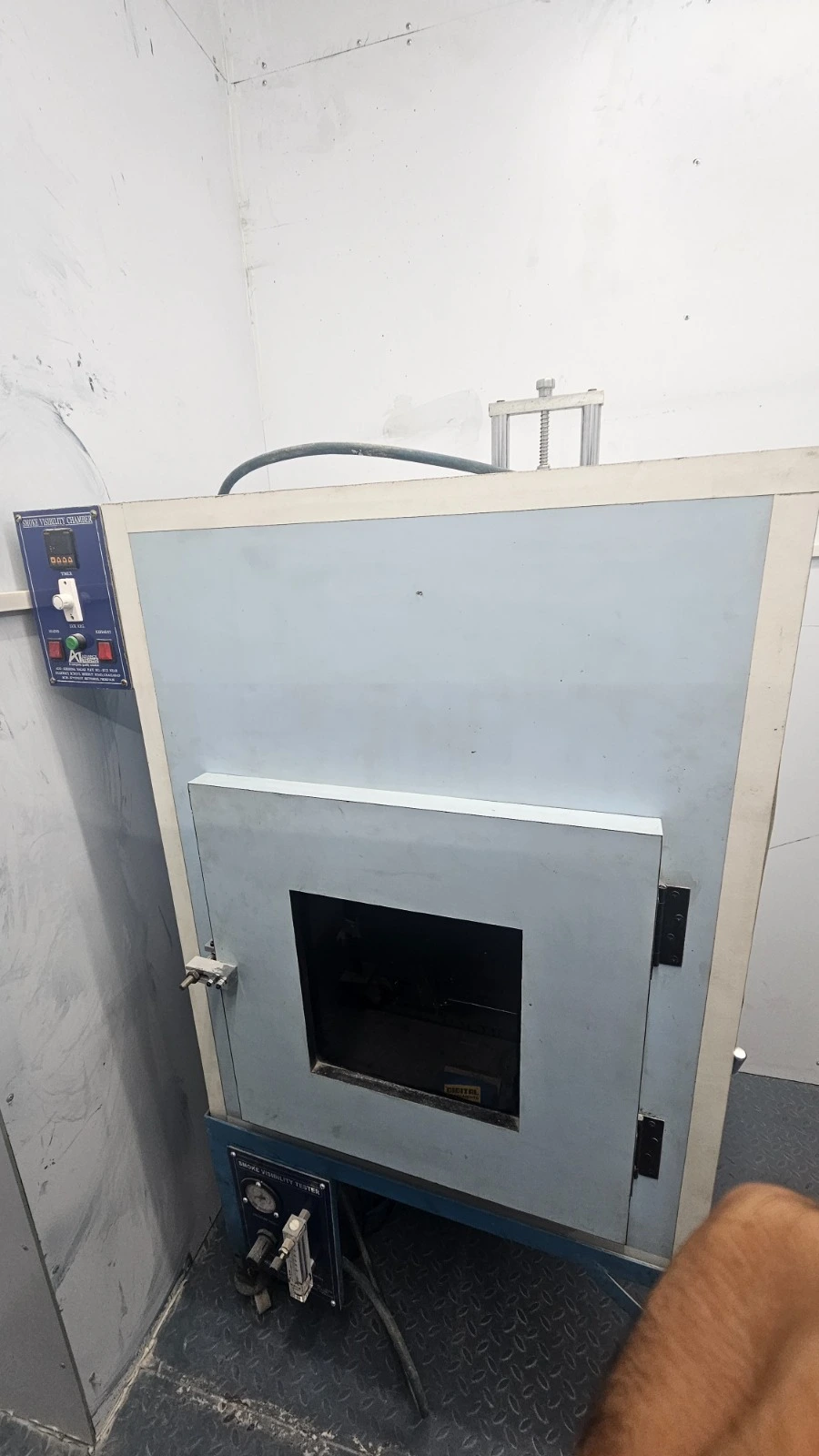 Smoke density tester used for fire resistant rubber validation