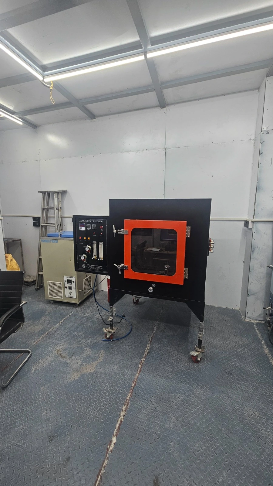 Toxicity gas analyser for HL3 rubber compound testing